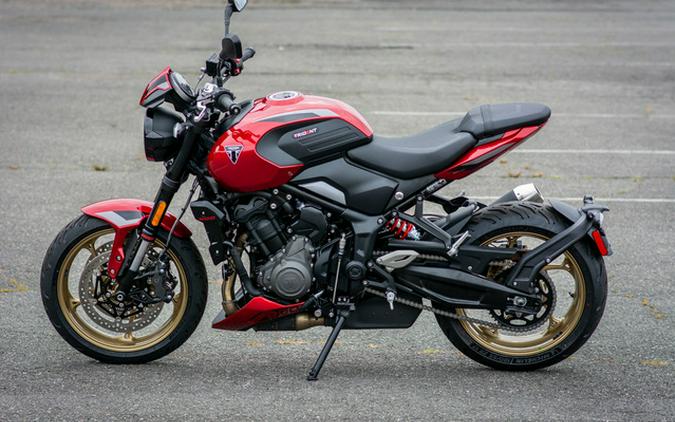 2026 Triumph Trident 800 Carnival red
