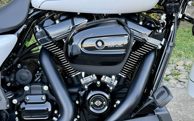 FLTRT 2025 Road Glide® 3