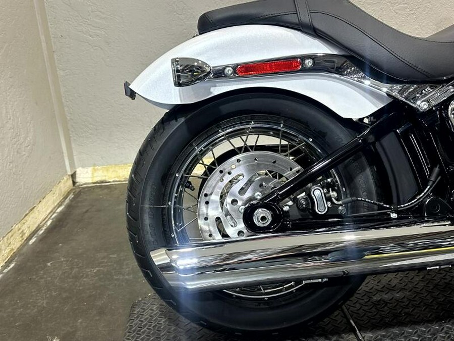 2026 Harley-Davidson® Super Glide® WHITE ONYX PRL
