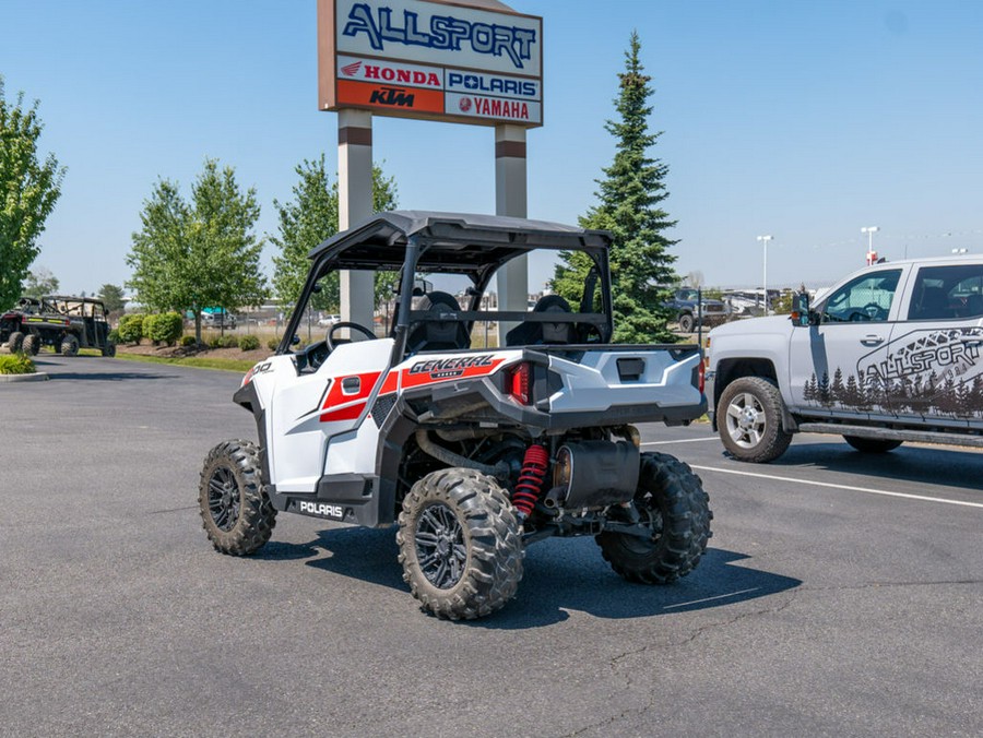 2017 Polaris GENERAL™ 1000 EPS White Lightning