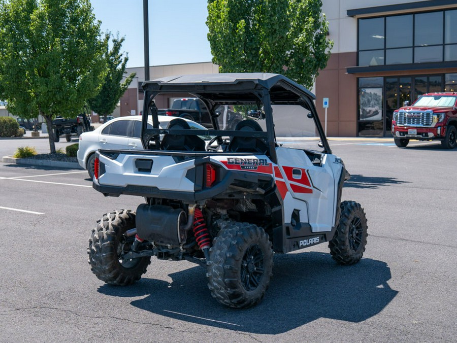 2017 Polaris GENERAL™ 1000 EPS White Lightning