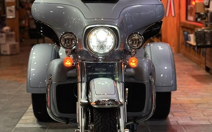 2023 Harley-Davidson® Tri Glide® Ultra Atlas Silver Metallic
