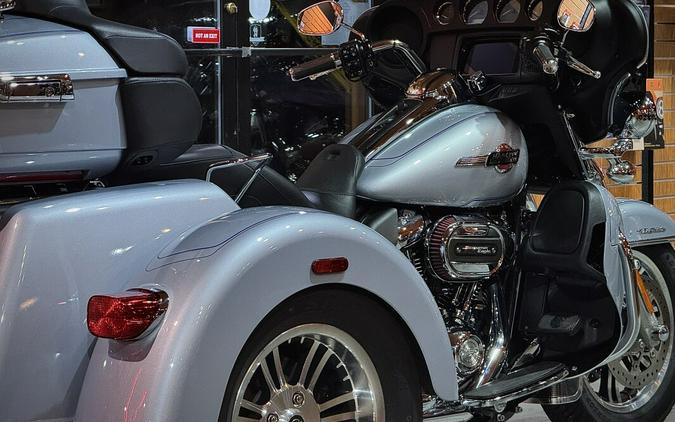 2023 Harley-Davidson® Tri Glide® Ultra Atlas Silver Metallic