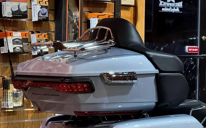 2023 Harley-Davidson® Tri Glide® Ultra Atlas Silver Metallic