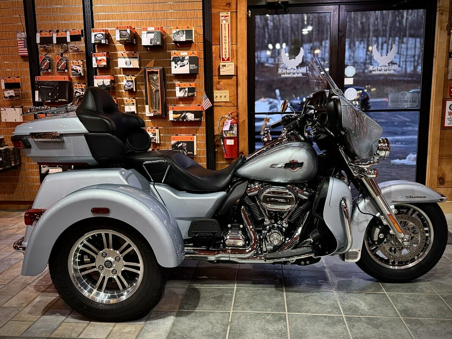 2023 Harley-Davidson® Tri Glide® Ultra Atlas Silver Metallic