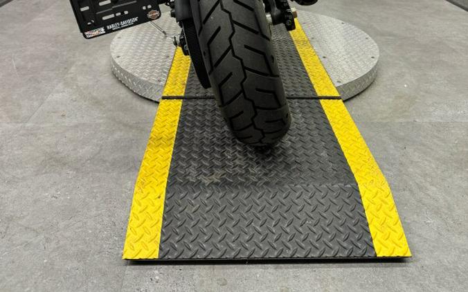 2016 FXDB Street Bob®