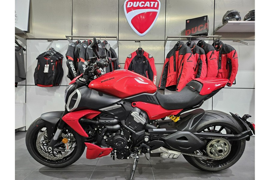 2024 Ducati DIAVEL V4 RED