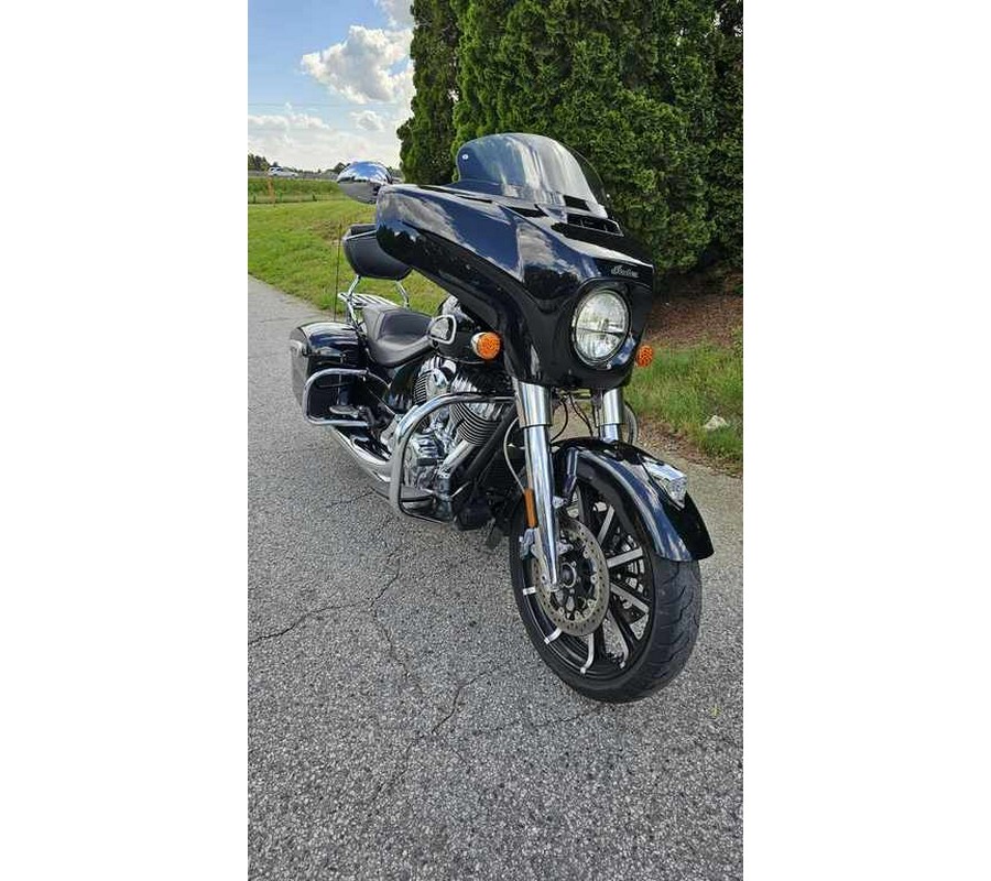 2019 Indian Motorcycle® Chieftain® Limited Thunder Black Pearl