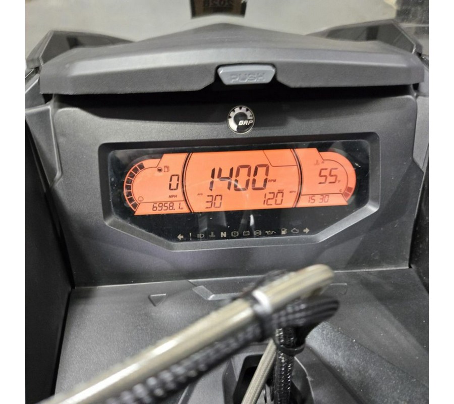 2025 Can-Am Defender MAX DPS HD9