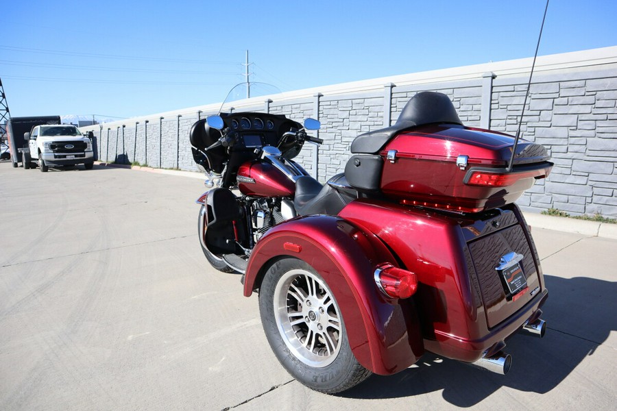 2015 Harley-Davidson Tri Glide Ultra FLHTCUTG