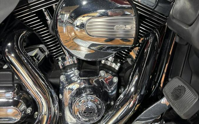 2016 Harley-Davidson® Ultra Limited MYS RED/VEL RED W/PINSTRIPE