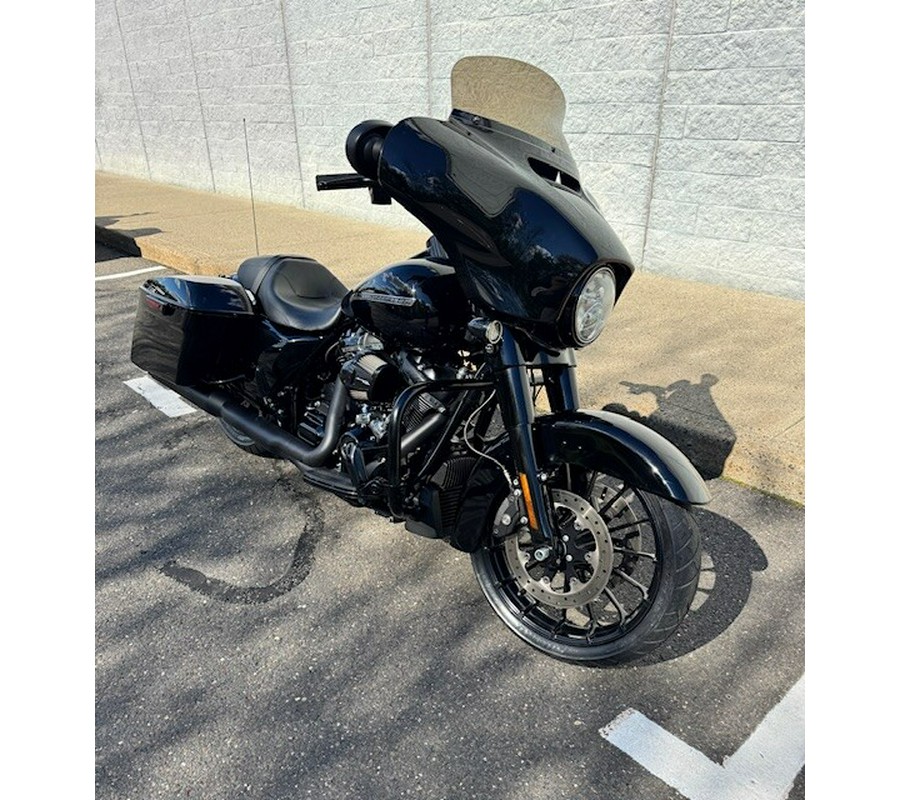 2018 FLHXS Street Glide® Special