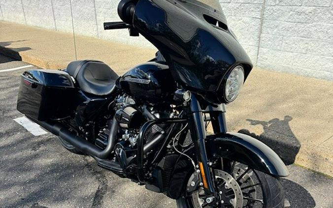 2018 FLHXS Street Glide® Special