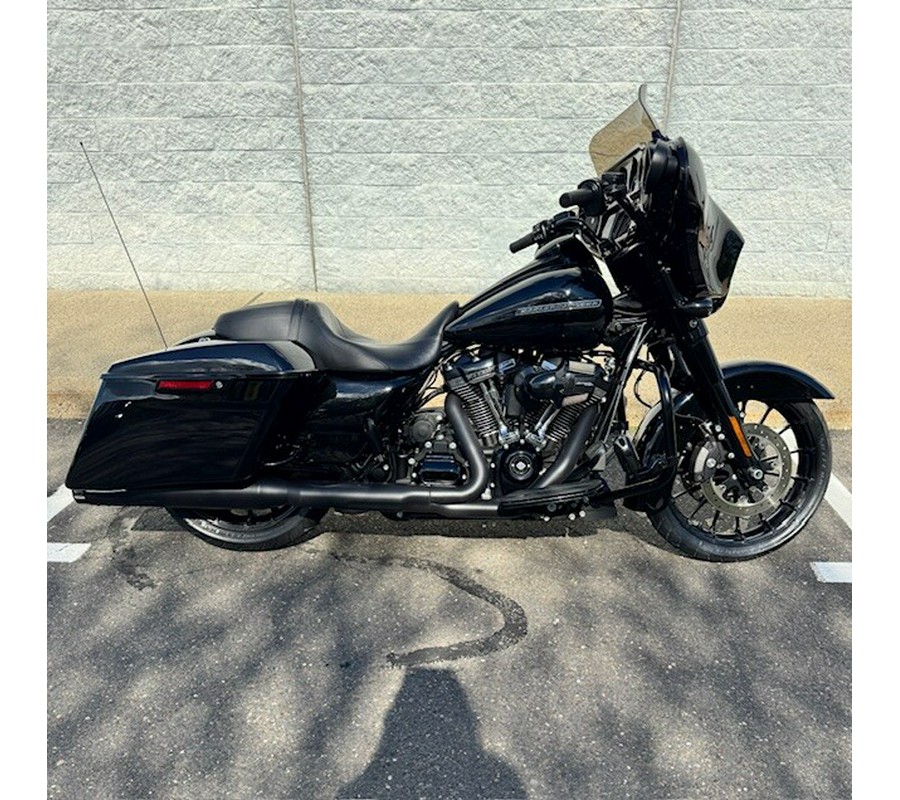 2018 FLHXS Street Glide® Special
