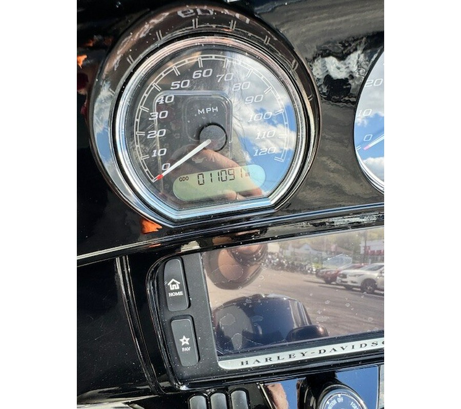 2018 FLHXS Street Glide® Special
