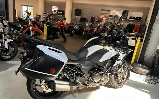 2019 Kawasaki Versys® 1000 SE LT+