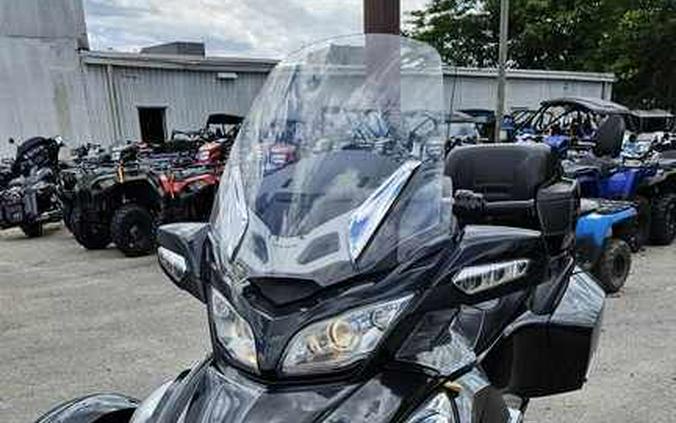 2010 Can-Am® Spyder Roadster RT Audio And Convenience