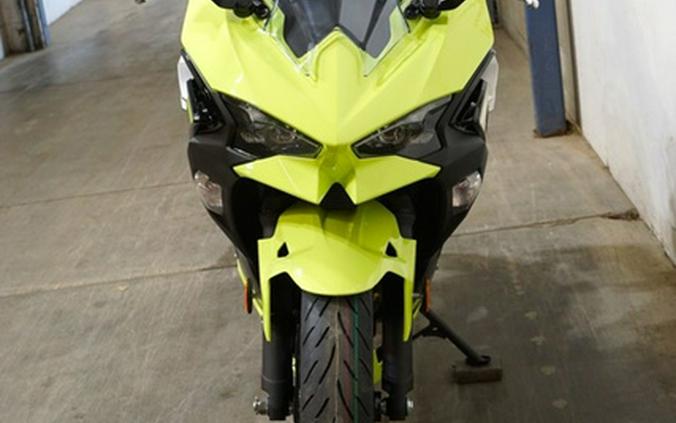 2026 Kawasaki Ninja 500 ABS Metallic Yellowish GreenEbony