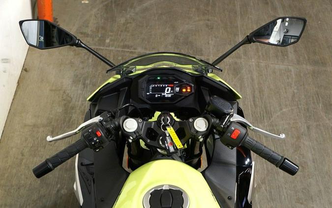 2026 Kawasaki Ninja 500 ABS Metallic Yellowish GreenEbony