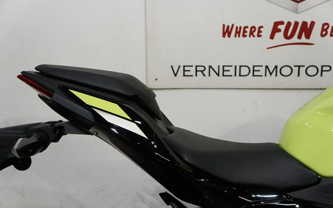 2026 Kawasaki Ninja 500 ABS Metallic Yellowish GreenEbony
