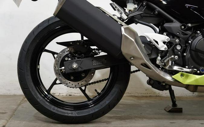 2026 Kawasaki Ninja® 500 ABS Metallic Yellowish Green/Ebony