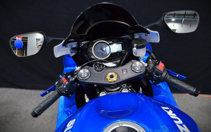 2025 Suzuki GSX-R600 Pearl Brilliant White / Metallic Matte Stellar Blue