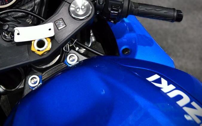 2025 Suzuki GSX-R600 Pearl Brilliant White / Metallic Matte Stellar Blue
