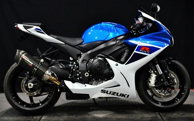 2025 Suzuki GSX-R600 Pearl Brilliant White / Metallic Matte Stellar Blue