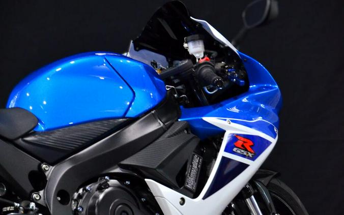 2025 Suzuki GSX-R600 Pearl Brilliant White / Metallic Matte Stellar Blue