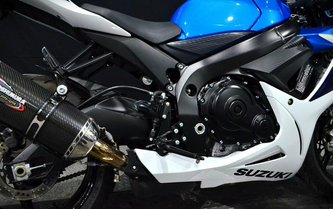 2025 Suzuki GSX-R600 Pearl Brilliant White / Metallic Matte Stellar Blue