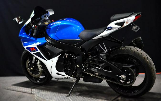 2025 Suzuki GSX-R600 Pearl Brilliant White / Metallic Matte Stellar Blue