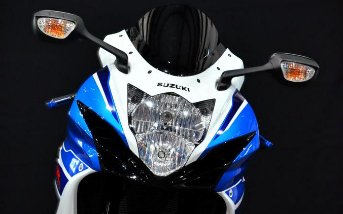 2025 Suzuki GSX-R600 Pearl Brilliant White / Metallic Matte Stellar Blue