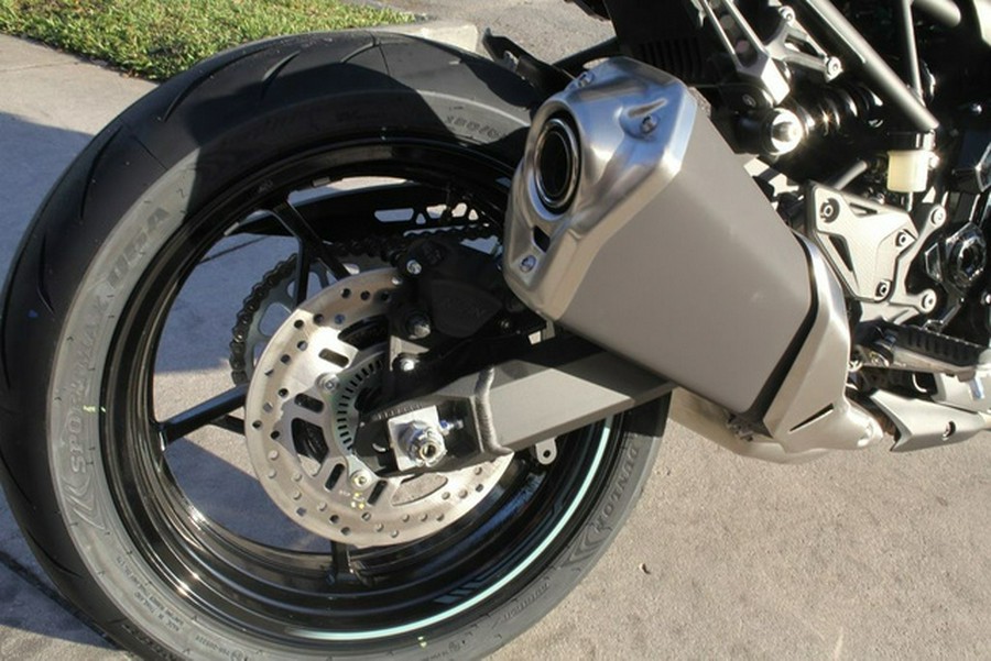 2025 Kawasaki Z900 ABS Galaxy Silver/Metallic Spark Black