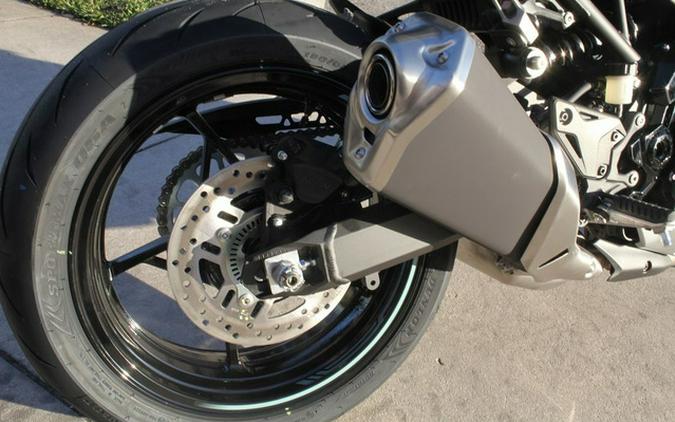 2025 Kawasaki Z900 ABS Galaxy Silver/Metallic Spark Black