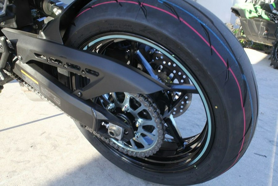 2025 Kawasaki Z900 ABS Galaxy Silver/Metallic Spark Black