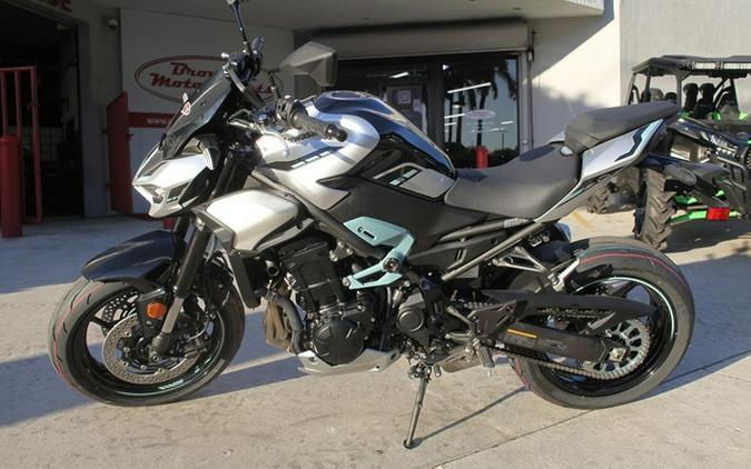 2025 Kawasaki Z900 ABS Galaxy Silver/Metallic Spark Black