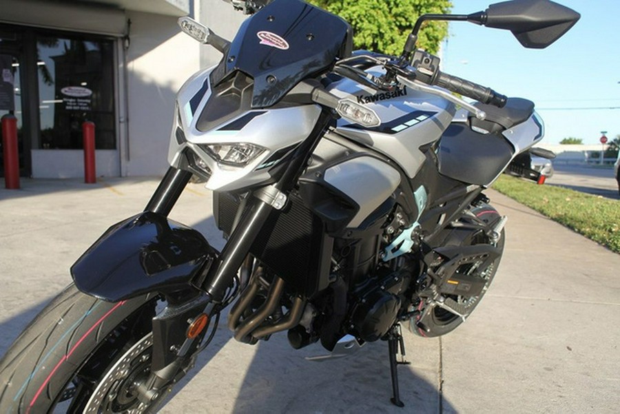2025 Kawasaki Z900 ABS Galaxy Silver/Metallic Spark Black
