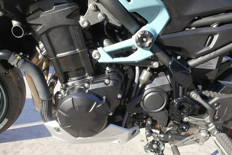 2025 Kawasaki Z900 ABS Galaxy Silver/Metallic Spark Black
