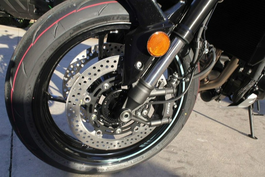 2025 Kawasaki Z900 ABS Galaxy Silver/Metallic Spark Black