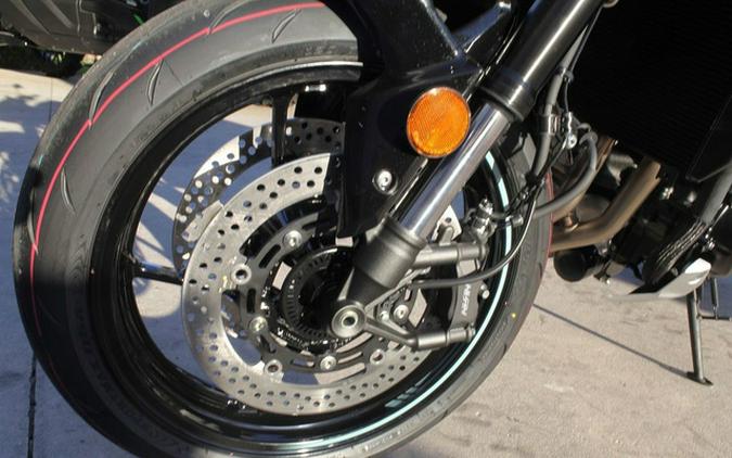 2025 Kawasaki Z900 ABS Galaxy Silver/Metallic Spark Black