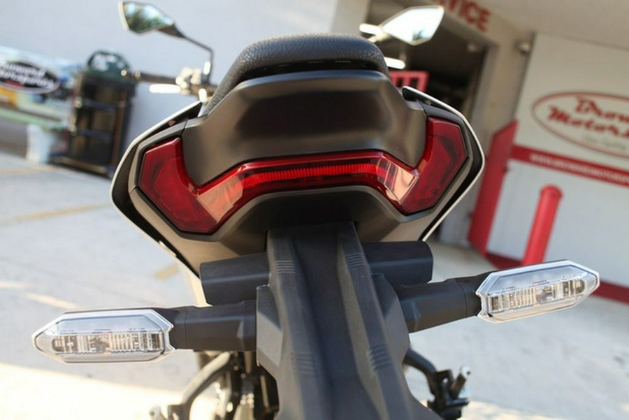 2025 Kawasaki Z900 ABS Galaxy Silver/Metallic Spark Black