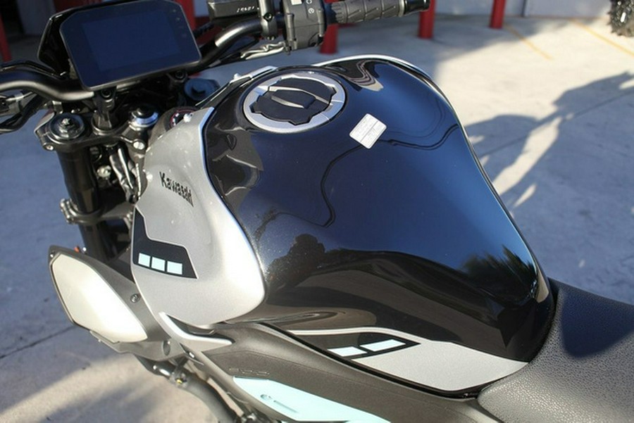 2025 Kawasaki Z900 ABS Galaxy Silver/Metallic Spark Black