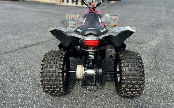 2023 Polaris OUTLAW 110 EFI - AVALANCHE GRAY / LIME