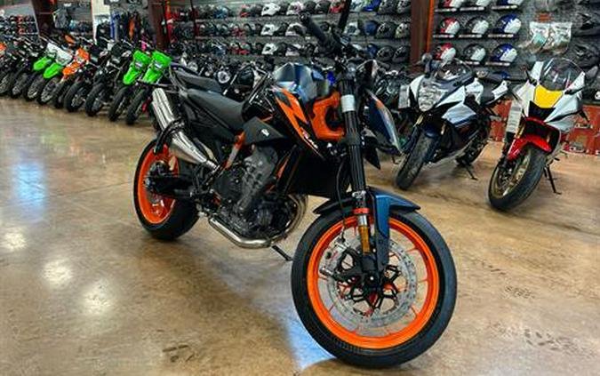 2023 KTM 890 Duke R