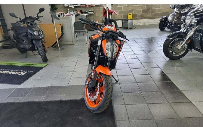 2022 KTM 890 DUKE GP