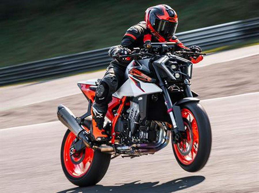 2026 KTM 990 Duke R