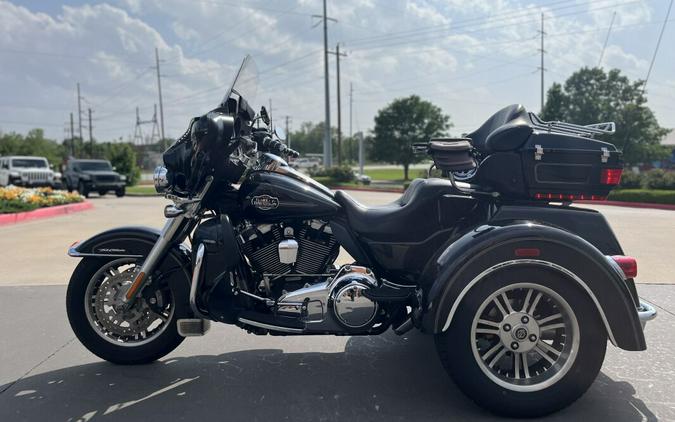 2012 Harley-Davidson® FLHTCUTG Tri Glide® Ultra BLACK 856899