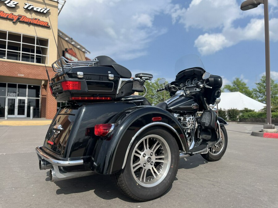 2012 Harley-Davidson® FLHTCUTG Tri Glide® Ultra BLACK 856899