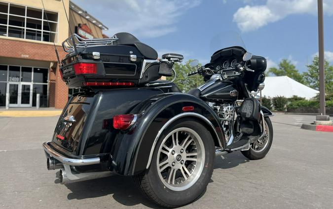 2012 Harley-Davidson® FLHTCUTG Tri Glide® Ultra BLACK 856899
