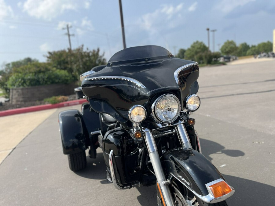 2012 Harley-Davidson® FLHTCUTG Tri Glide® Ultra BLACK 856899